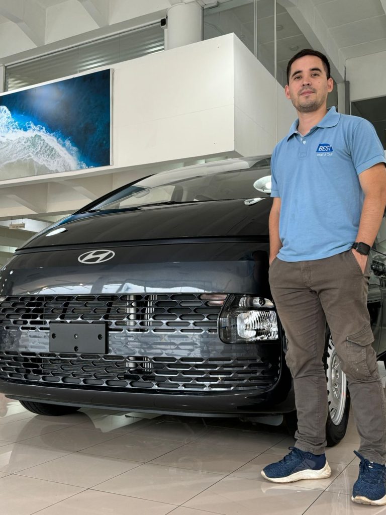 Funcionario Destacado en Atención al Cliente Funcionario Destacado en Atención al Cliente